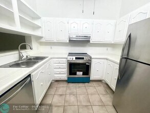 301 N Pine Island Rd in Plantation, FL - Building Photo - Building Photo