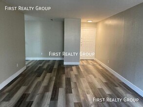 5620 N Main St-Unit -#106 in Dayton, OH - Foto de edificio - Building Photo