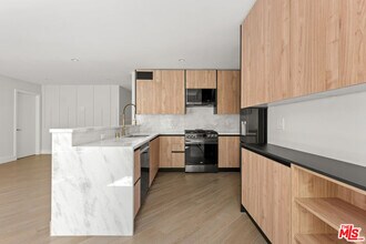 1450 S Crescent Heights Blvd in Los Angeles, CA - Building Photo - Building Photo