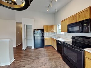 1090 Meadowview Ct in Franklin, IN - Building Photo - Building Photo