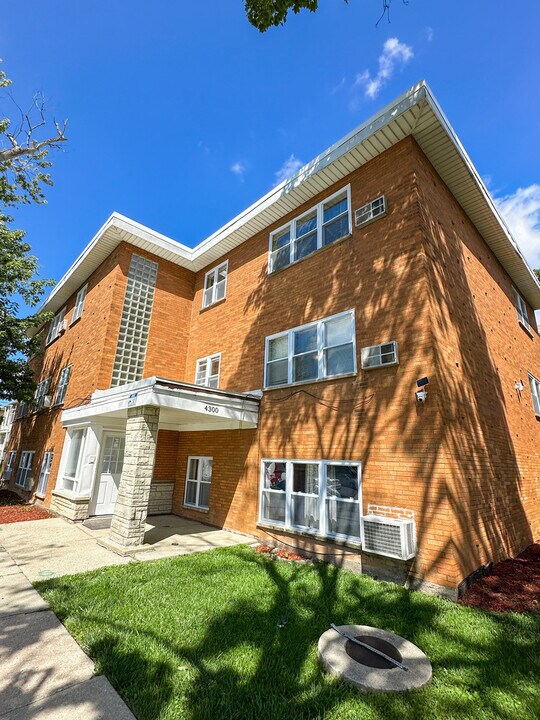 4300 N Keystone Ave in Chicago, IL - Building Photo