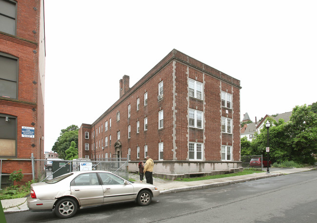 40 Walnut St in New Britain, CT - Building Photo - Building Photo