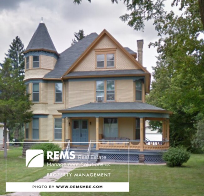 407 2nd St in Baraboo, WI - Building Photo - Building Photo