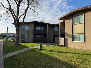 Country Club Apartments in Lemoore, CA - Building Photo - Building Photo