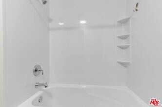 15207 Magnolia Blvd in Los Angeles, CA - Building Photo - Building Photo