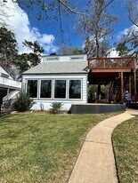 30 Harbour Ln in Coldspring, TX - Building Photo