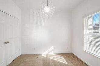 585 McWilliams Rd SE in Atlanta, GA - Building Photo - Building Photo