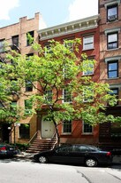 223 W 15th St in New York, NY - Building Photo