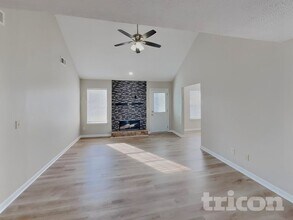 673 Mable Dr in La Vergne, TN - Foto de edificio - Building Photo