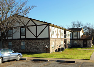 Pecan Tree Square in Grandview, TX - Building Photo - Building Photo