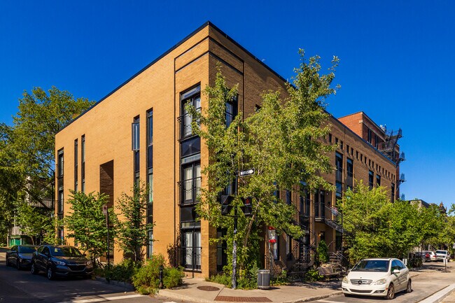 4352-4380 Rue Saint-Urbain in Montréal, QC - Building Photo - Primary Photo