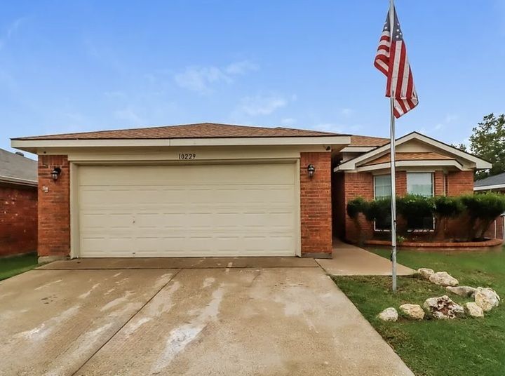 10229 Dallam Ln in Fort Worth, TX - Building Photo