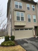 9035 Connor House Rd in Manassas, VA - Building Photo