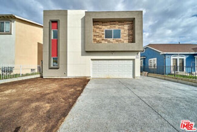 property at 868 N Edgemont St