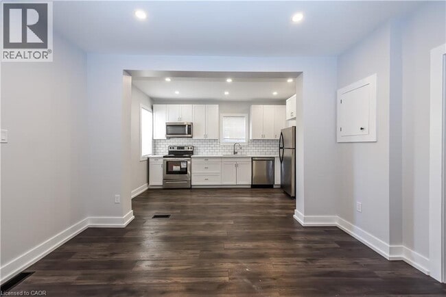 property at 78 Balmoral Ave N