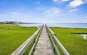 552 Dune Rd in Southampton, NY - Building Photo - Building Photo