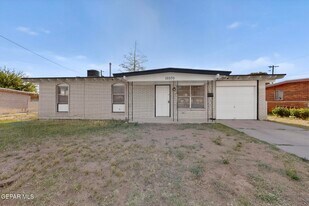10370 Kellogg St in El Paso, TX - Building Photo