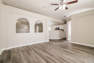 2303 Tealwood Circle in Tavares, FL - Building Photo - Building Photo