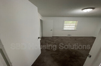403 S Forest Ave in Sugar Creek, MO - Building Photo - Building Photo