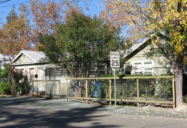 1701 Lake St in Calistoga, CA - Foto de edificio - Building Photo