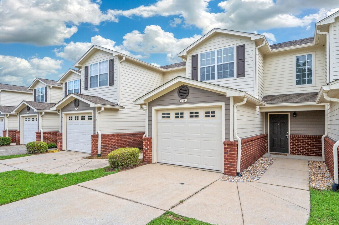 715 Majestic Dr in Crestview, FL - Building Photo
