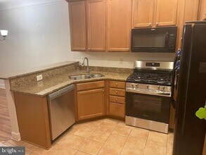 13608 Dover Cliffs Pl in Germantown, MD - Building Photo - Building Photo