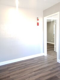 7004 Capitol St photo'