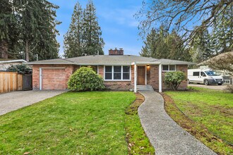 19515 Fremont Ave N in Shoreline, WA - Building Photo - Building Photo