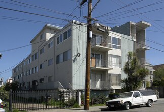 3014 E 19th St in Oakland, CA - Building Photo - Building Photo