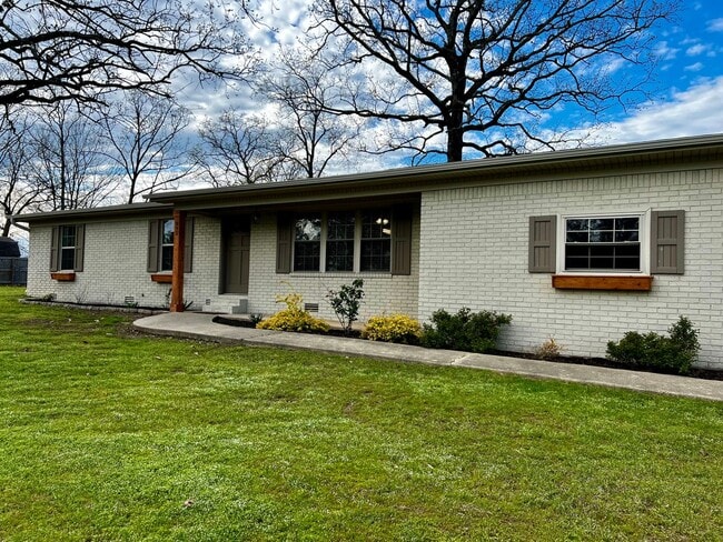 895 Marion Anderson Rd in Hot Springs, AR - Building Photo - Building Photo