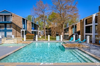 Arlington Oaks Apartment Homes in Arlington, TX - Foto de edificio - Building Photo