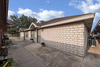 1404 Prosperity Dr in Edinburg, TX - Building Photo - Building Photo