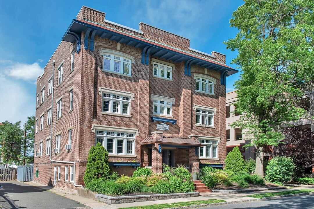 15 The Crescent in Montclair, NJ - Building Photo