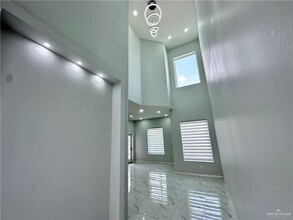 1905 Sunset Dr in Mission, TX - Foto de edificio - Building Photo