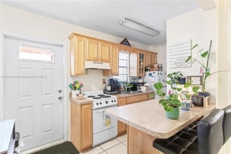 6840 SW 3rd St in Miami, FL - Building Photo - Building Photo