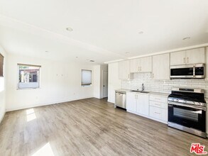 3524 Bronson Ave in Los Angeles, CA - Building Photo - Building Photo
