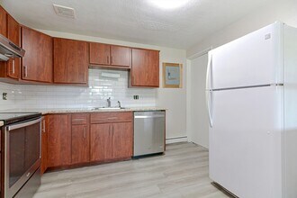 4 Colonial Village Dr in Arlington, MA - Building Photo - Building Photo