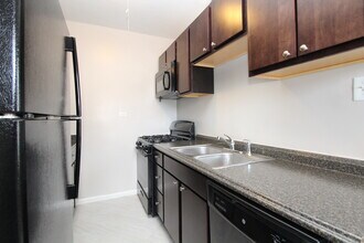 3935 W Diversey Ave in Chicago, IL - Building Photo - Building Photo