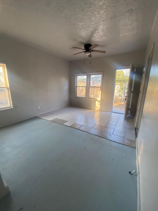 1234 E Jackson St in Brownsville, TX - Foto de edificio - Building Photo