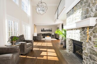 17 Rustic View Rd in Greenwich, CT - Building Photo - Building Photo
