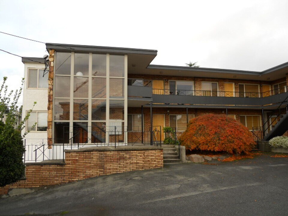 6530 24th Ave NW in Seattle, WA - Building Photo