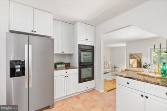 2086 Lake Audubon Ct in Reston, VA - Building Photo - Building Photo