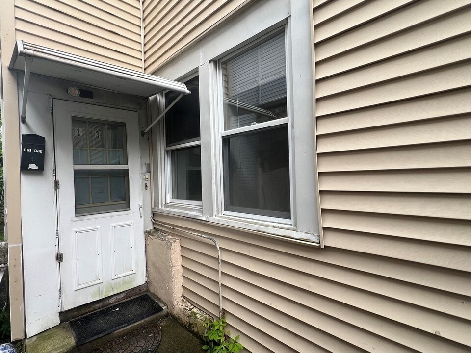 44 Center St in Highland Falls, NY - Building Photo