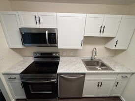 403 County Line Rd, Unit Apt in Bluffton, OH - Building Photo