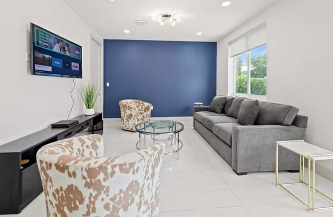 4243 Bougainvilla Dr in Lauderdale-by-the-Sea, FL - Building Photo - Building Photo