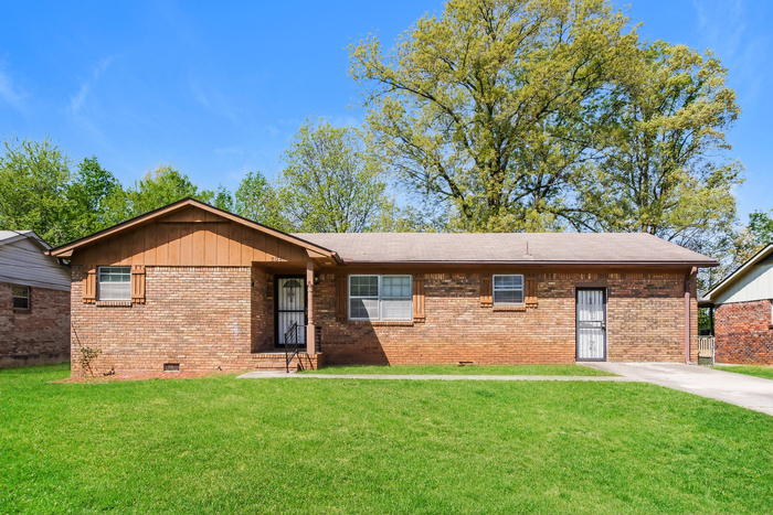 5041 Kyle Ln NW in Huntsville, AL - Building Photo