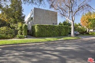 1849 Fox Hills Dr in Los Angeles, CA - Building Photo - Building Photo