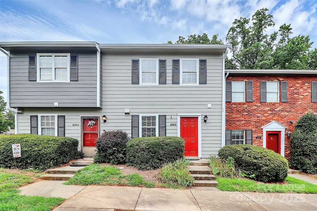 6040 Heath Valley Rd in Charlotte, NC - Building Photo