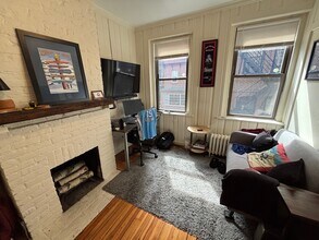 63 Myrtle St, Unit 9 in Boston, MA - Foto de edificio - Building Photo