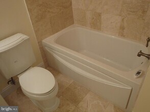 812 5th St NE in Washington, DC - Foto de edificio - Building Photo